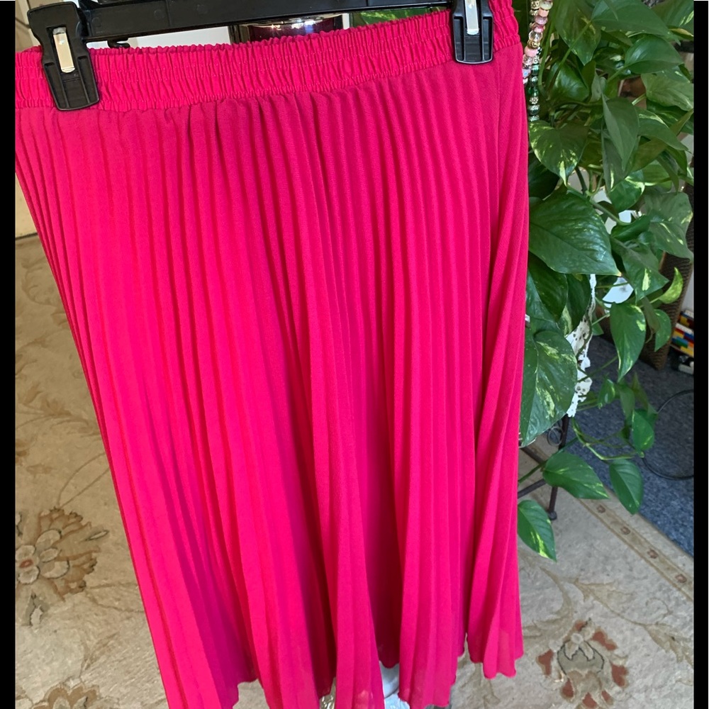 Magenta Pleaded Skirt (Disc shipping)